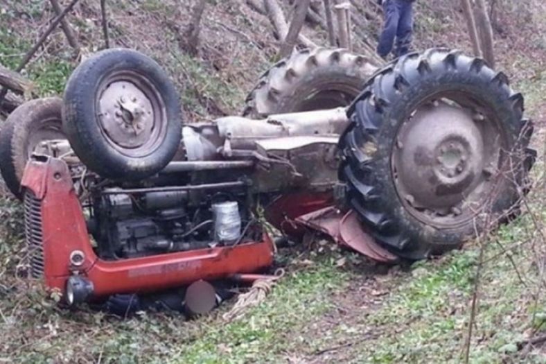 Muškarac u BiH poginuo nakon prevrtanja traktora