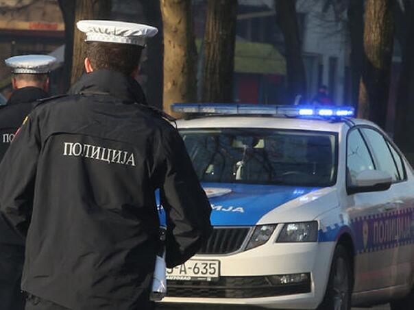 Muškarac u Bratuncu galamio pijan na javnom mjestu, privela ga policija