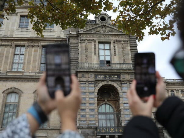 Muzej Louvre će do kraja 2026. godine postaviti 100 vanjskih kamera