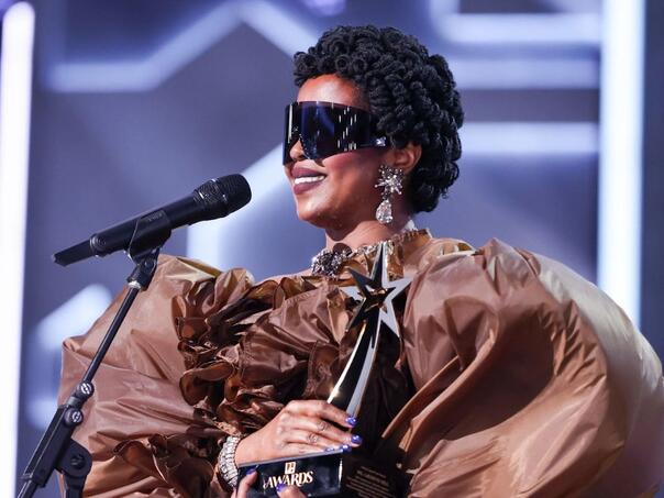 Muzička legenda na sceni: Lauryn Hill obilježila BET Awards spektakl