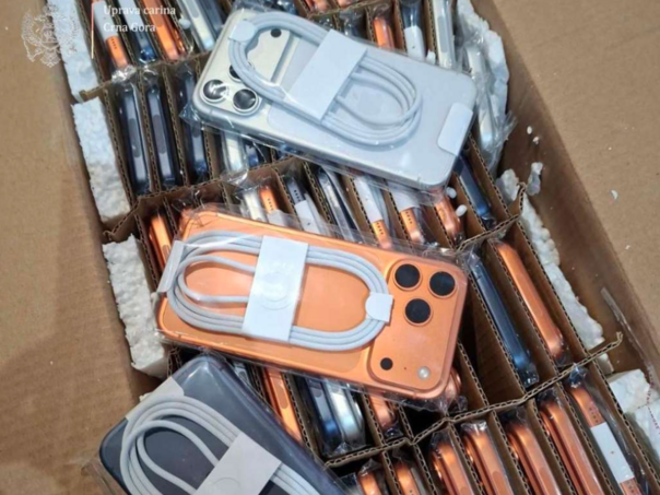 Na Aerodromu Podgorica zaplijenjeni telefoni vrijedni 2,6 miliona eura