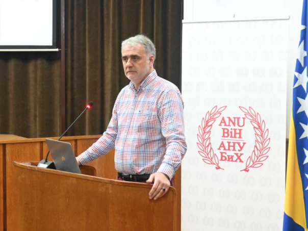 Na ANUBiH predavanje Vedada Smailagića o razvoju specijalnih AI modela u naučnim istraživanjima