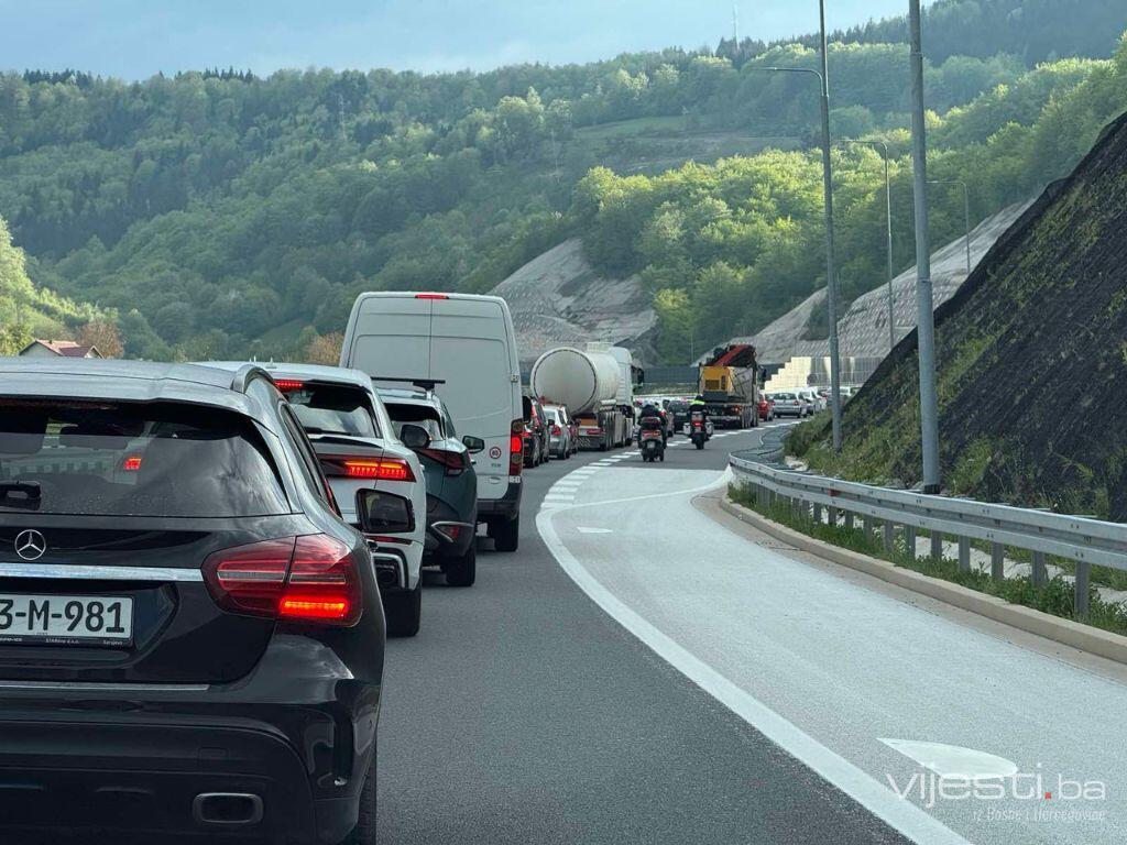 Kolaps na autoputu prema Konjicu: Tri kilometra vozi se i do 40 minuta