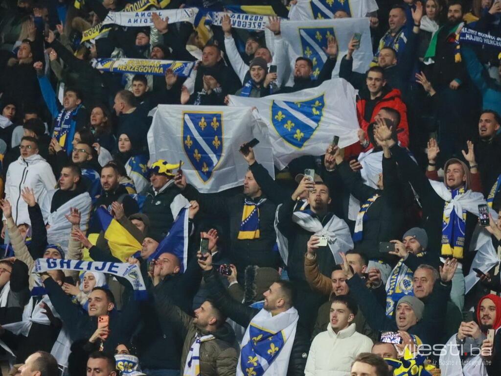 Na Bilinom polju skoro 12.000 navijača podržalo BiH