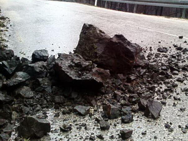 Na brojnim dionicama povećana opasnost od odrona