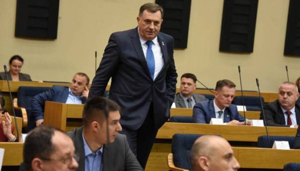 Na Dodikov zahtjev posebna sjednica NSRS, opozicija protiv veta o Đukanoviću