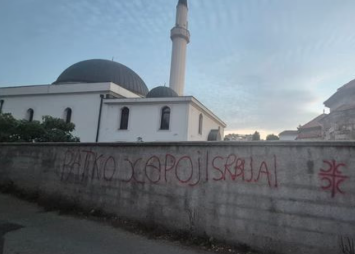Na džamiji u Banjoj Luci grafiti veličanja zločinca Mladića