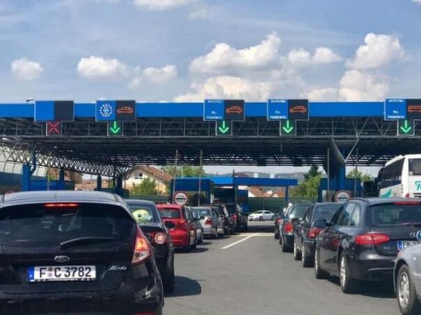 Na granicama prema moru pojačane gužve ovog jutra