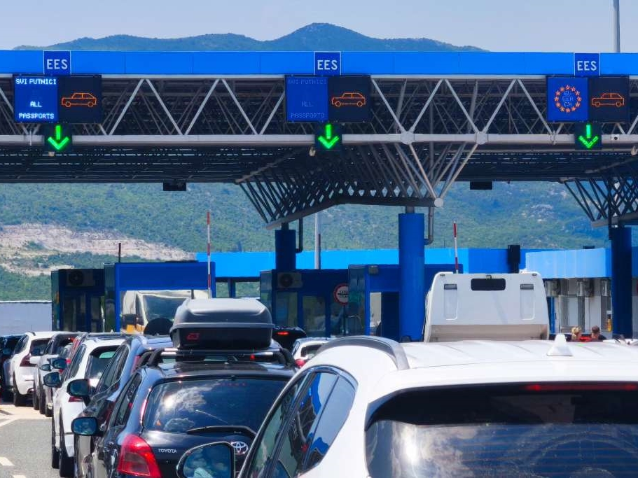 Na graničnom prelazu Zupci duge kolone vozila na izlazu iz BiH