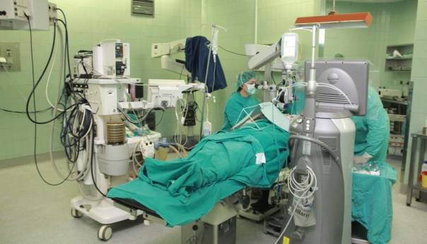 Na KCUS počela ugradnja najmodernijih leća nakon operacije mrene