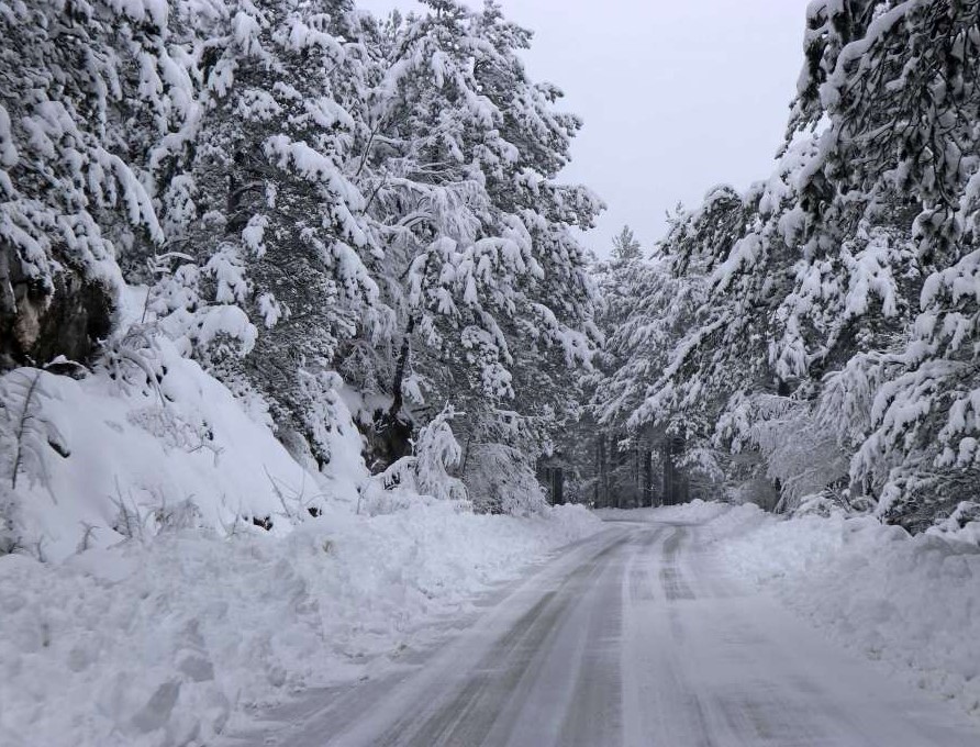 Na kolovozu ugažen snijeg na putnom pravcu Grebak–Trnovo