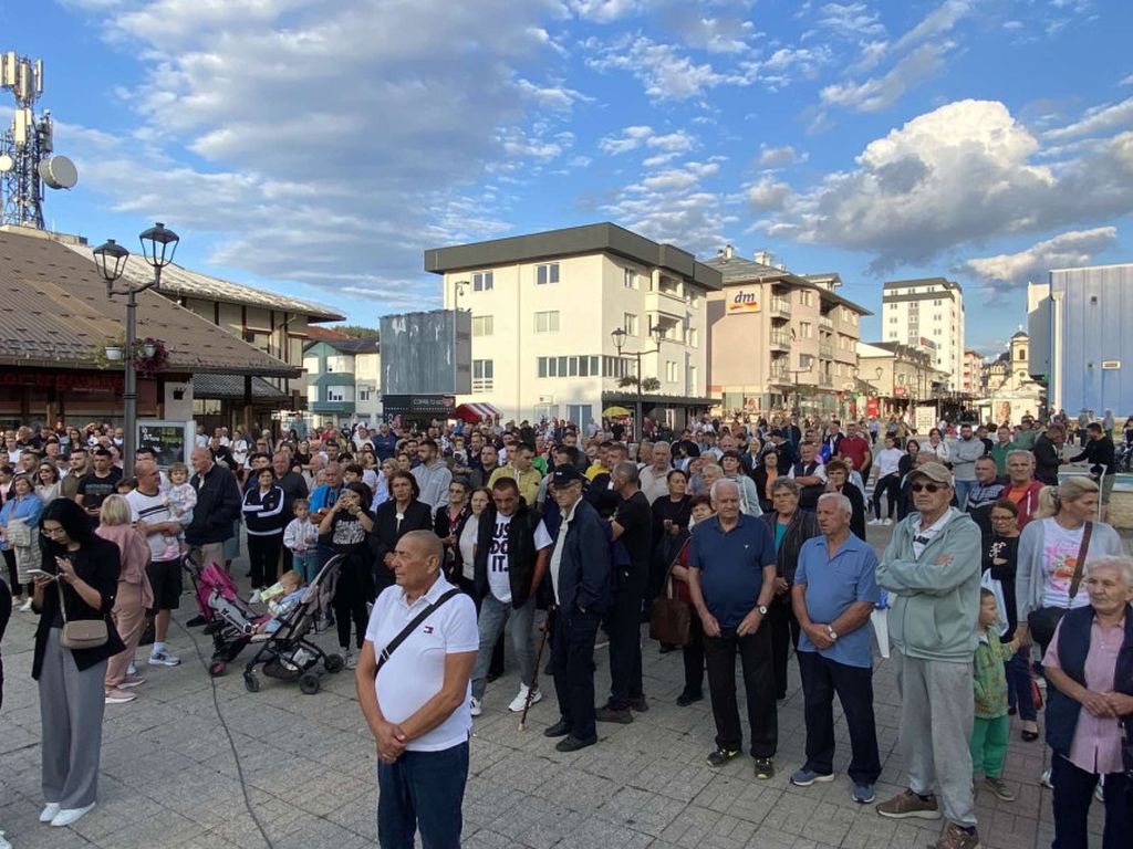 Na Palama održan protest zbog nasilja MUP-a RS: Građani traže odgovore