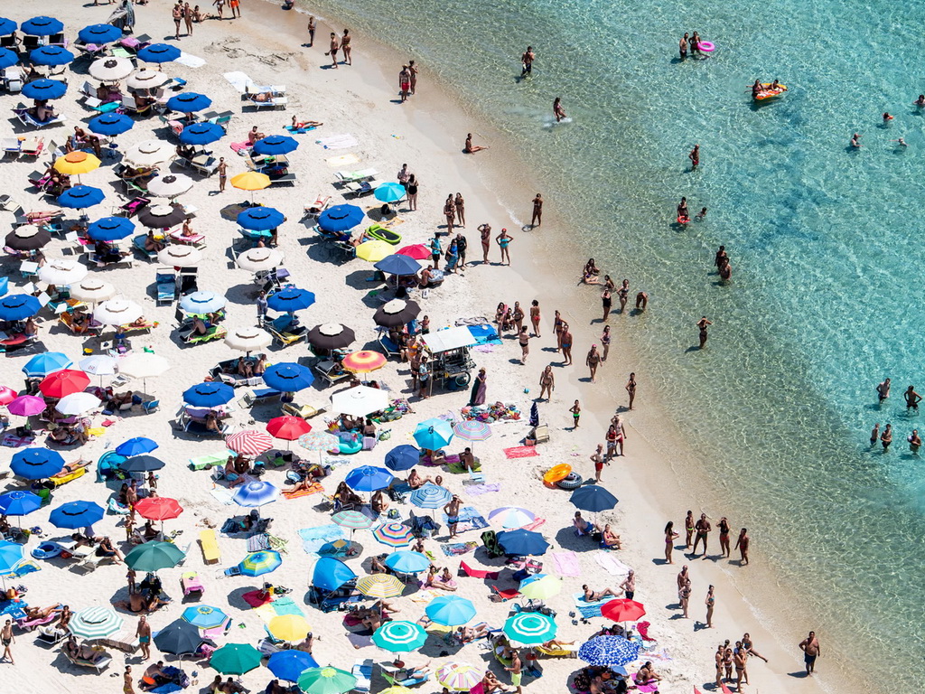 Na plaži na Sardiniji zabranjeni suncobrani