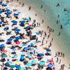 Na plaži na Sardiniji zabranjeni suncobrani