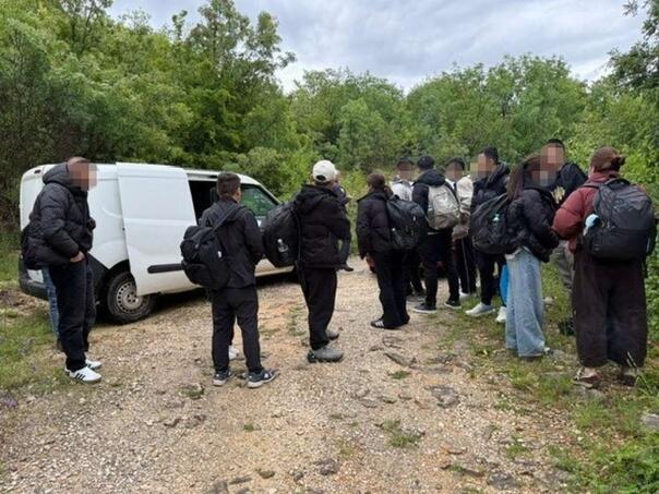 Na području Gruda spriječeno krijumčarenje 14 stranih državljana