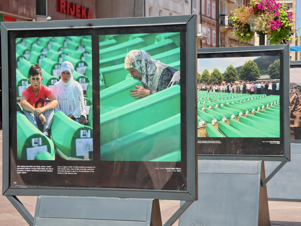 Na riječkom Korzu postavljena izložba "Srebrenica - Memento"