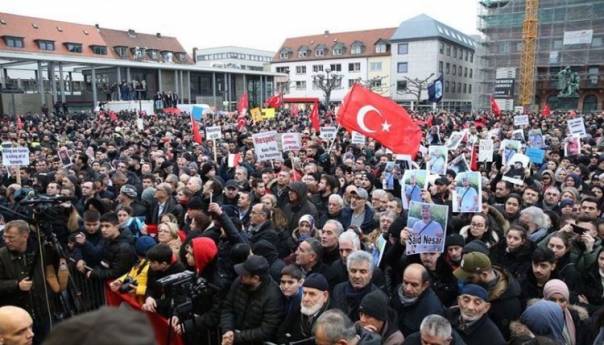 Na skupu protiv terorizma i antiislamizma u Hanauu 10.000 ljudi