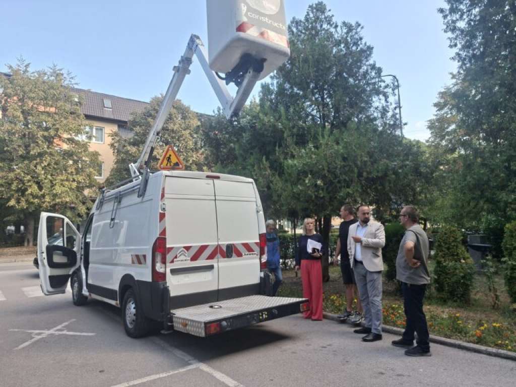 Nabavljeno vozilo sa dizalicom za potrebe JKP "6.mart" Goražde