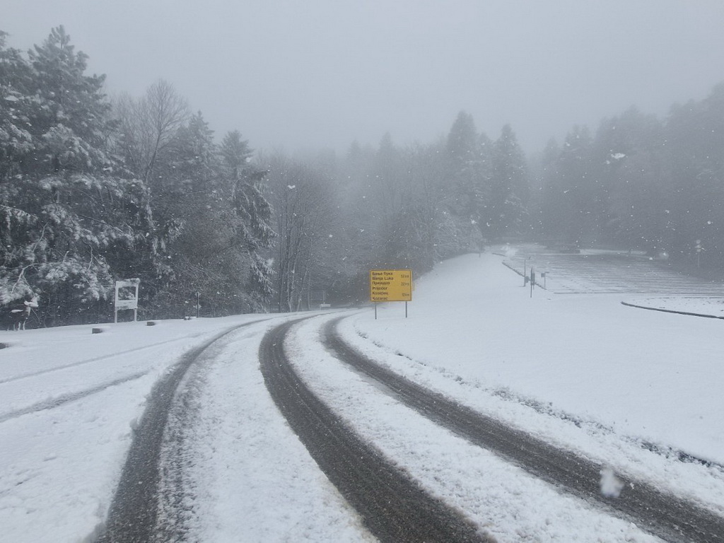 Nagla promjena vremena: Snijeg prekrio Kozaru