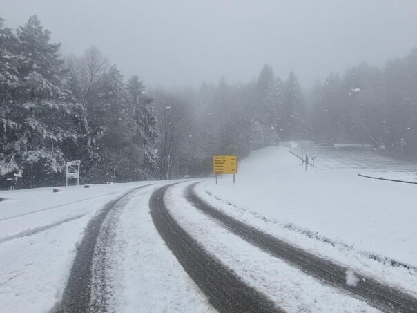 Nagla promjena vremena: Snijeg prekrio Kozaru
