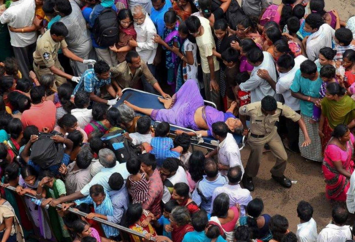 Najmanje 12 mrtvih u stampedu u hinduističkom hramu