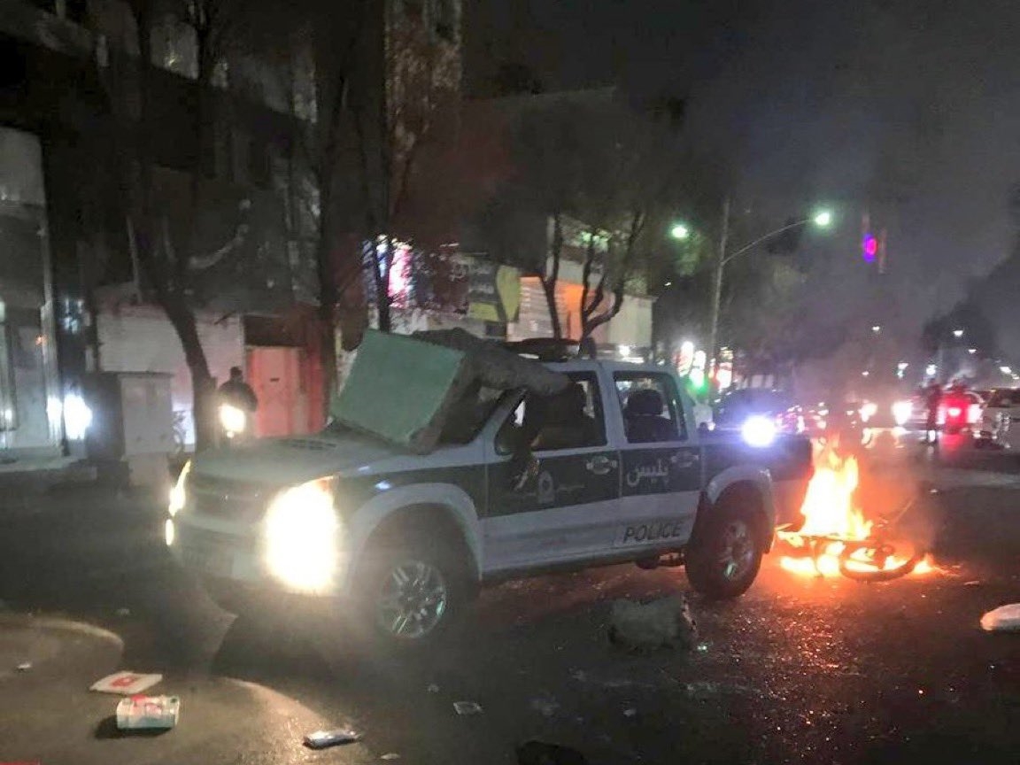 Najmanje 35 poginulih i 1.200 privedenih u protestima u Iranu