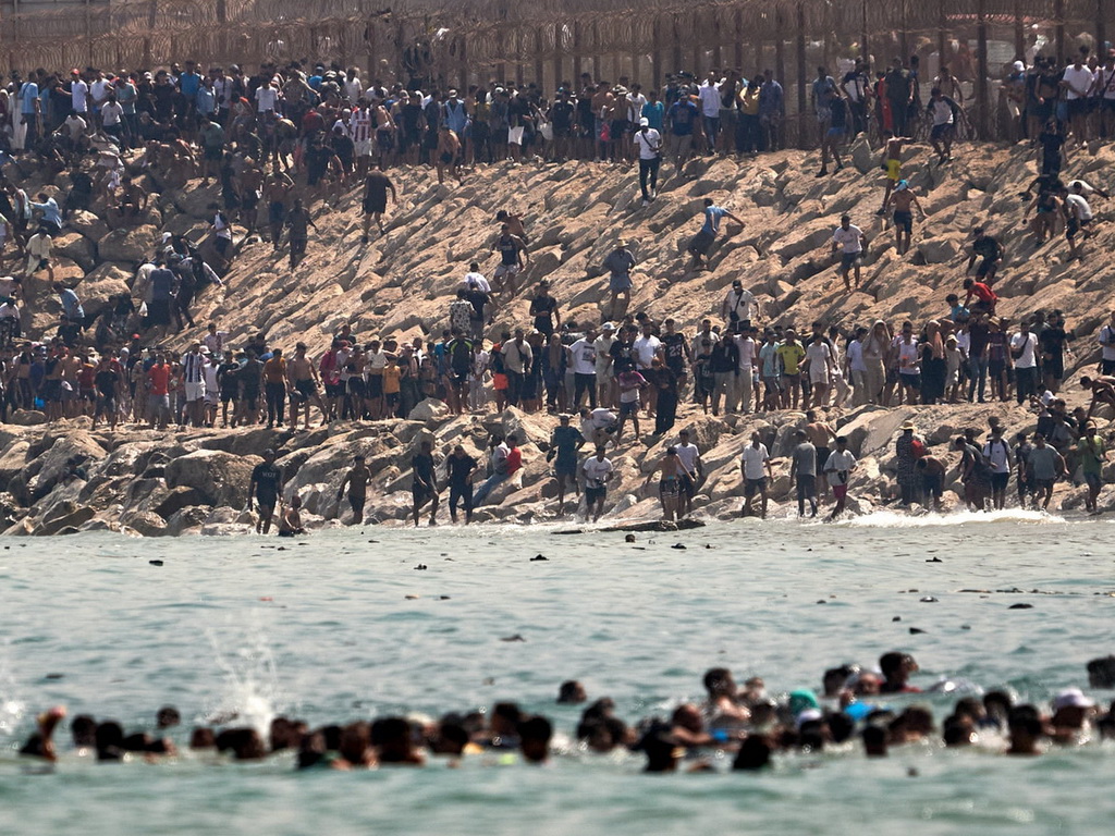 Najmanje 61 migrant poginuo u pokušaju ulaska u Španiju, mnogi se vratili u Maroko