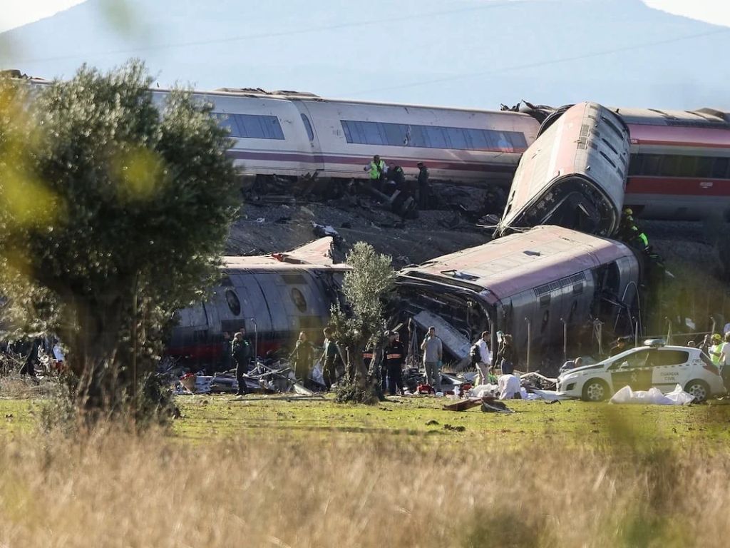 Najmanje 68 mrtvih u sudaru brzih vozova u Španiji