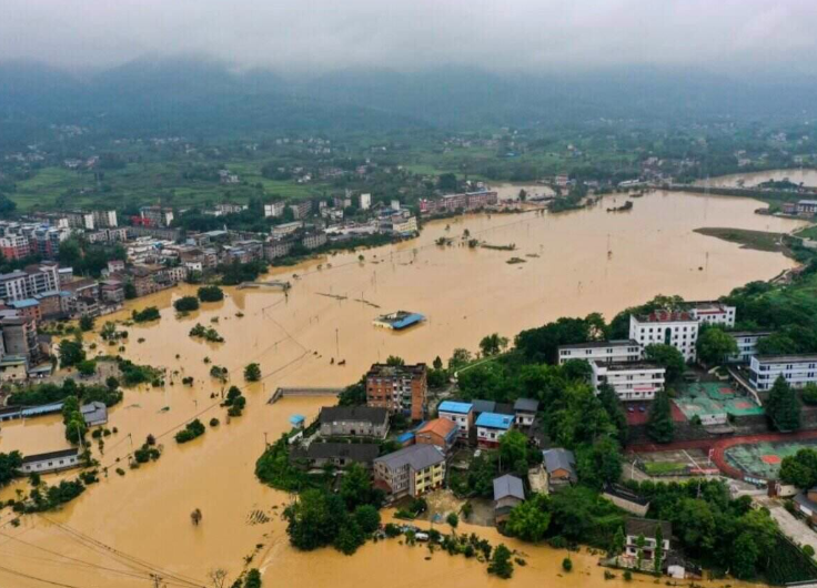 Najmanje tri osobe poginule, više nestalo u poplavama