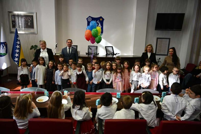 Najmlađe generacije Bihaća na svečanim prijemima u povodu Dana grada