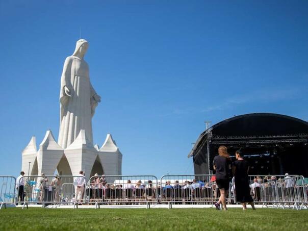 Najviši u Evropi: U Poljskoj otkriven ogroman kip Djevice Marije