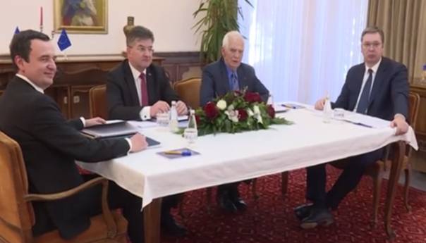 Nakon pauze nastavljen sastanak Vučića i Kurtija