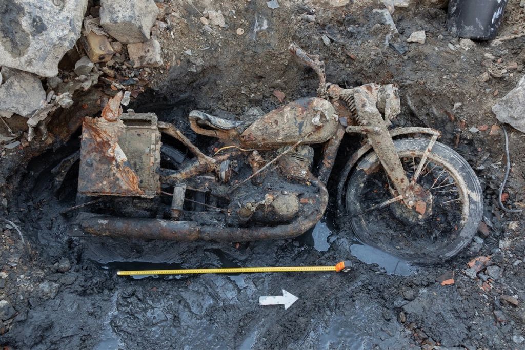 Nakon presušivanja Dunava pronađen nacistički motocikl iz 1945.