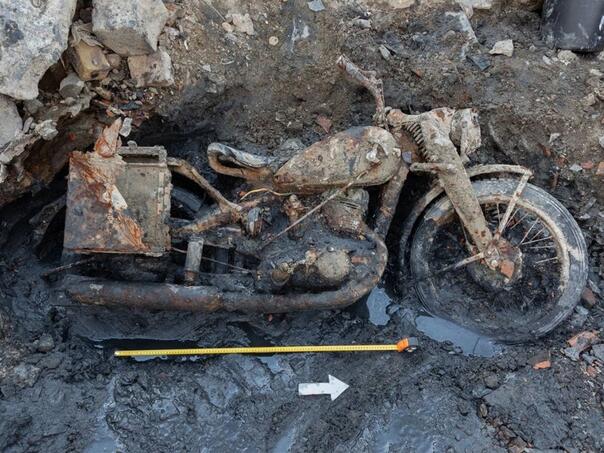 Nakon presušivanja Dunava pronađen nacistički motocikl iz 1945.