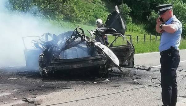 Nakon sudara eksplodirala plinska boca, auto potpuno izgorio, ima povrijeđenih