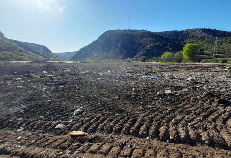 Nakon više od godinu počela sanacija divljih deponija oko Stoca