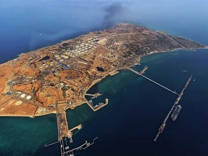 Napadnut ključni iranski otok