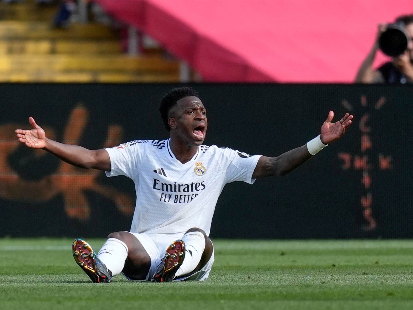 Napet trenutak u El Clasicu: Vinicius nezadovoljan zamjenom otrčao u svlačionicu