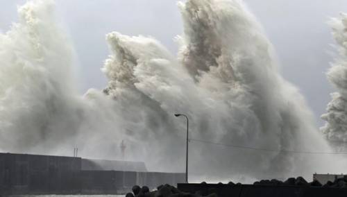 Naređena evakuacija skoro 140.000 ljudi zbog opasnosti od tajfuna