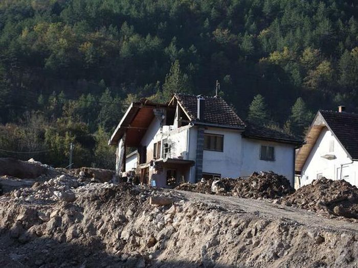 Naređena hitna evakuacija u selima oko Jablanice