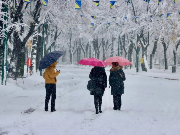 Narednih dana oblačno s kišom, u četvrtak slab snijeg