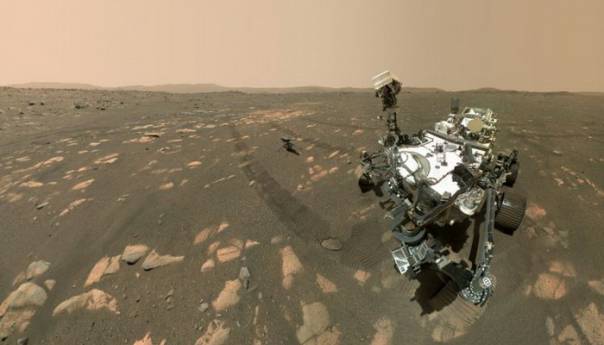 NASA-in rover snimio "selfie" s malim helikopterom na Marsu