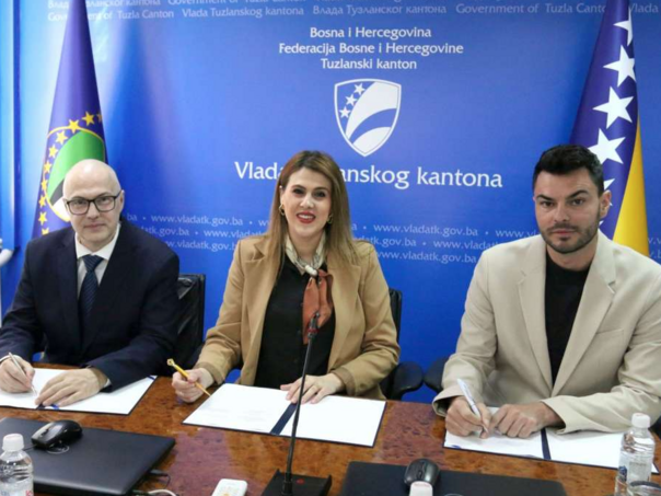 Nastavak višegodišnjeg projekta i novih 230.000 KM za bolje uslove u školama u TK