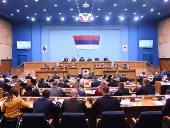 Nastavljena sjednica NSRS, u toku rasprava o registraciji preduzeća