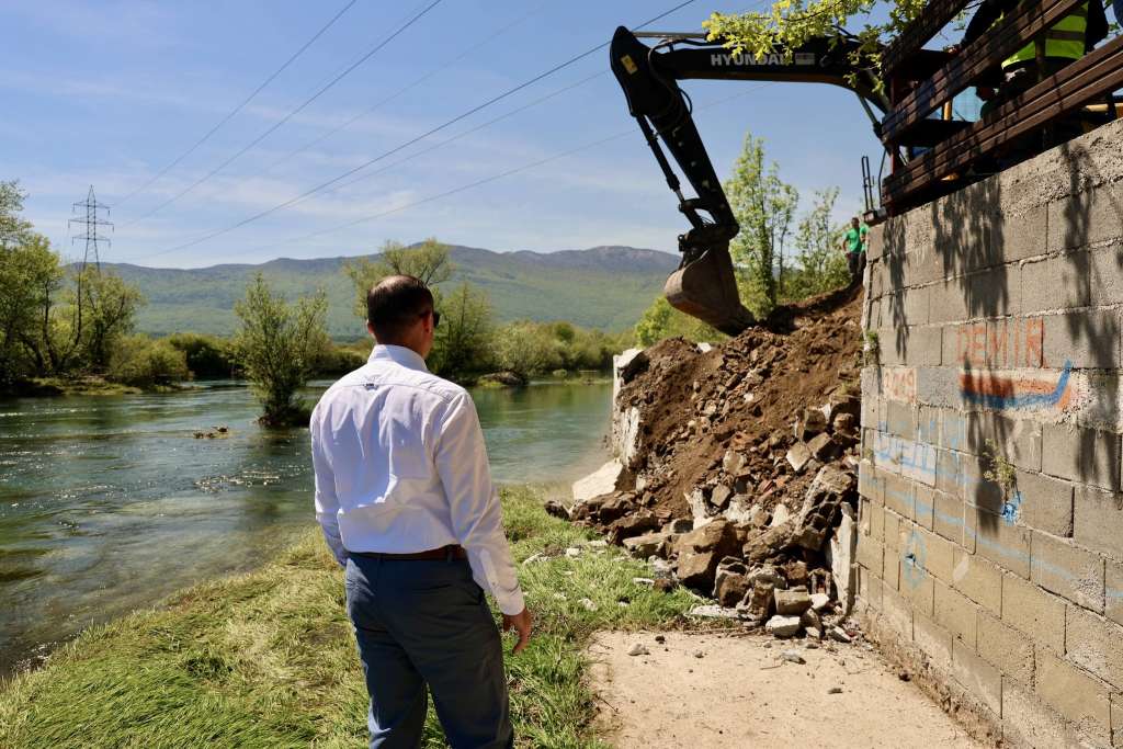 Nastavljeno uklanjanje nelegalno betoniranih obala Une