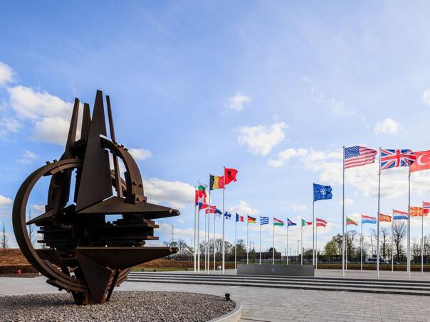 NATO poziva na oprez: Istekao nuklearni ugovor SAD i Rusije