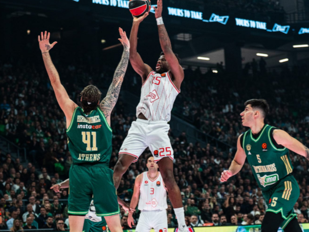 Navijač Panathinaikosa udario vlasnika Hapoela