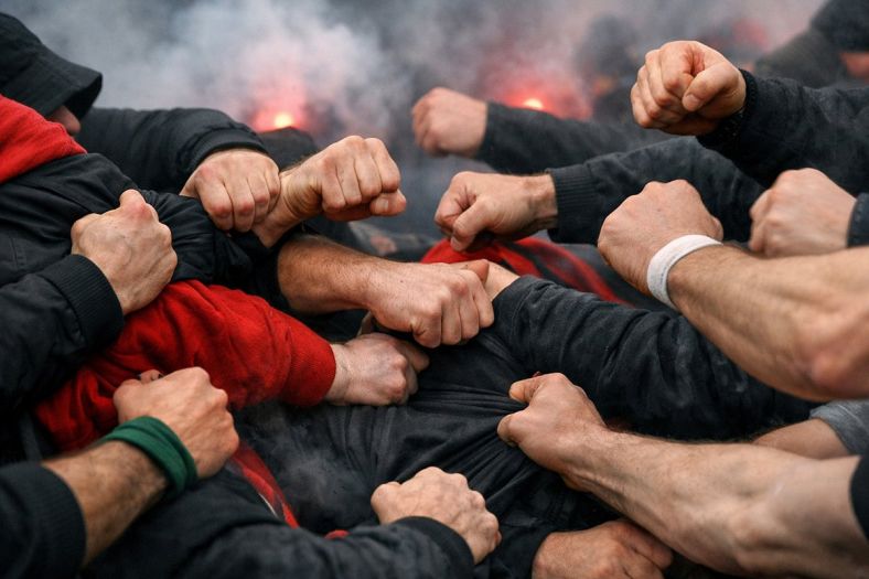 Navijači Dinama napravili sačekušu Delijama i pretukli ih?