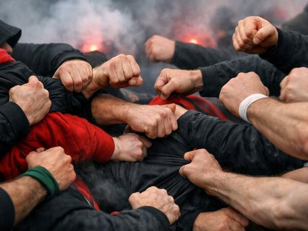 Navijači Dinama napravili sačekušu Delijama i pretukli ih?