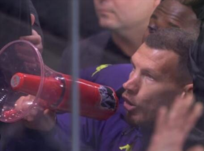 Navijači Fiorentine okrenuli leđa ekipi, u fokusu potez Edina Džeke